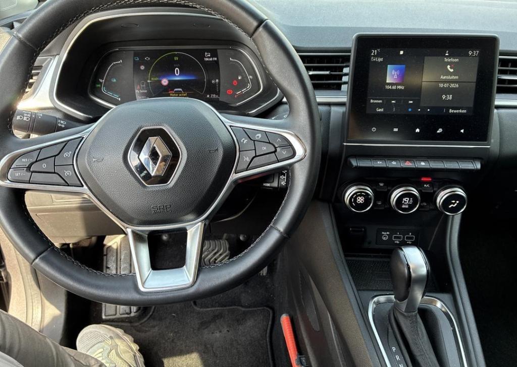 Renault Captur 1.6 e-tech hybrid 145 intens -trekhaak / 18" / dakrails