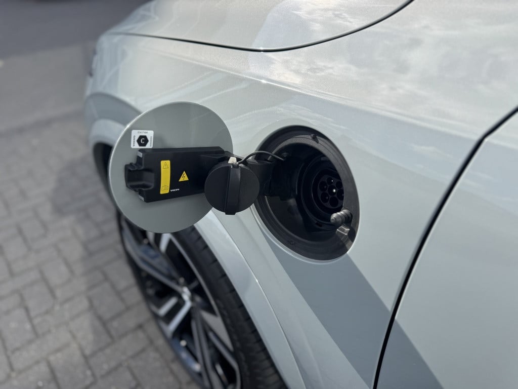 Volvo XC90 t8 455pk recharge ultra dark| full options!! b&w | luchtvering
