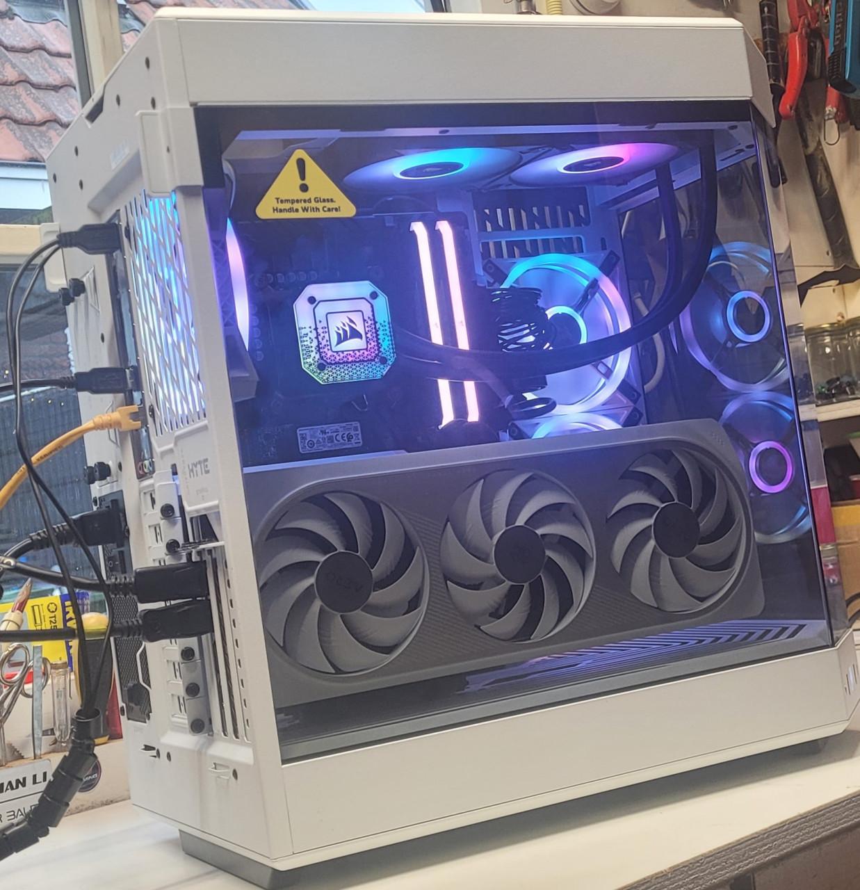 Refurbished gamePC/I5-12440/RTX 4070 Ti White Build/32GB RAM/RGB