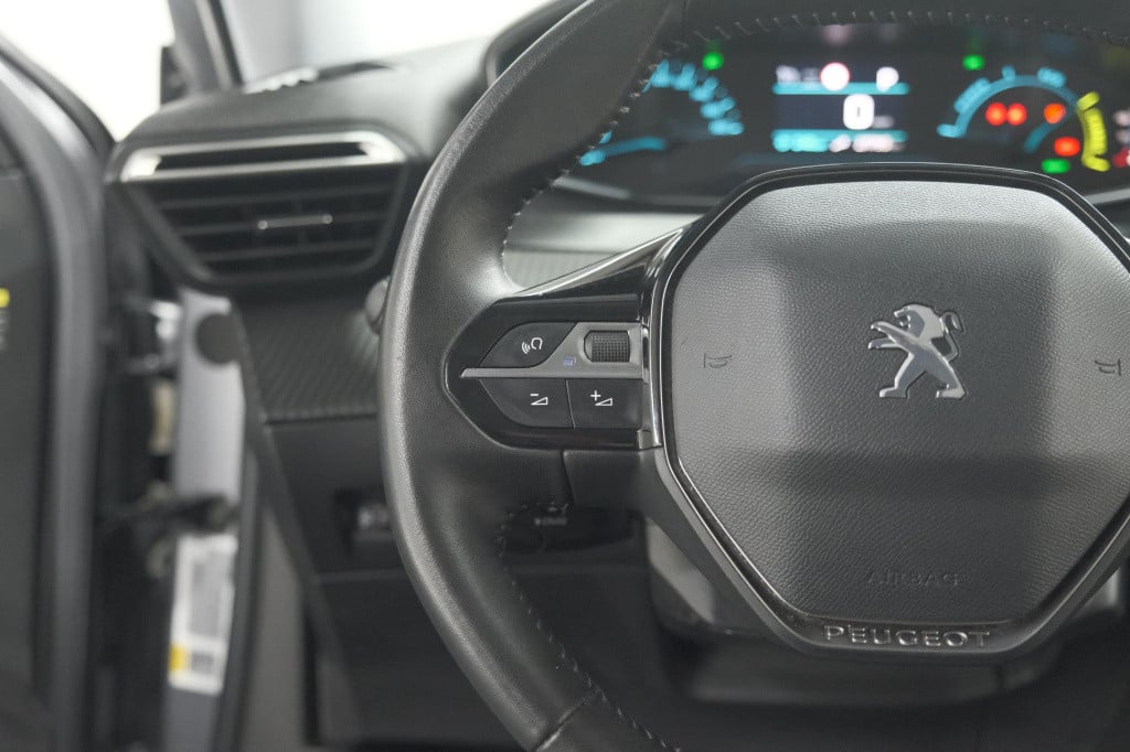 Peugeot E-2008 ev gt 50 kwh | 3 fase laadfunctie | camera | navigatie | par