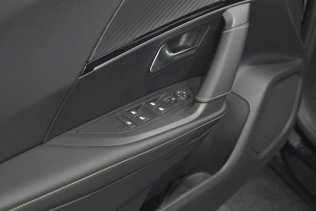 Peugeot 2008 puretech 130 eat8 gt | 360 camera | adaptieve cruise control |