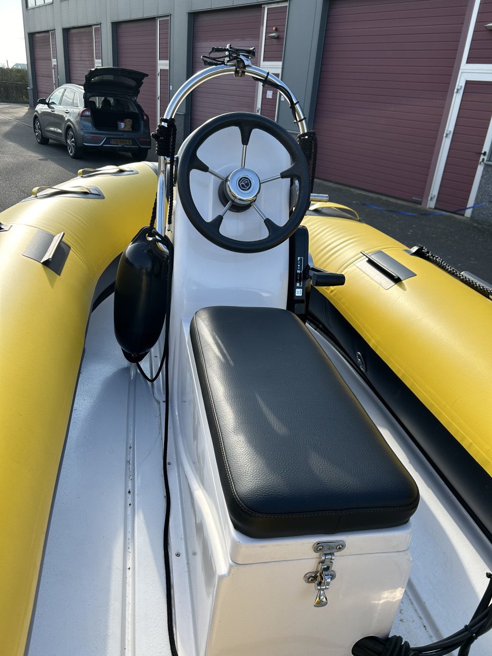 Roughneck 330 met Suzuki 9.9pk + trailer