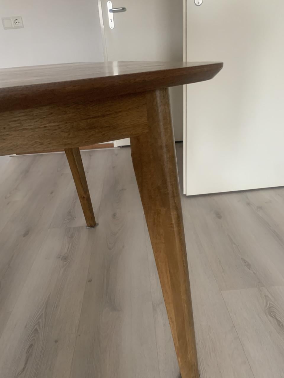 Mango houten tafel als nieuw bij ons te groot