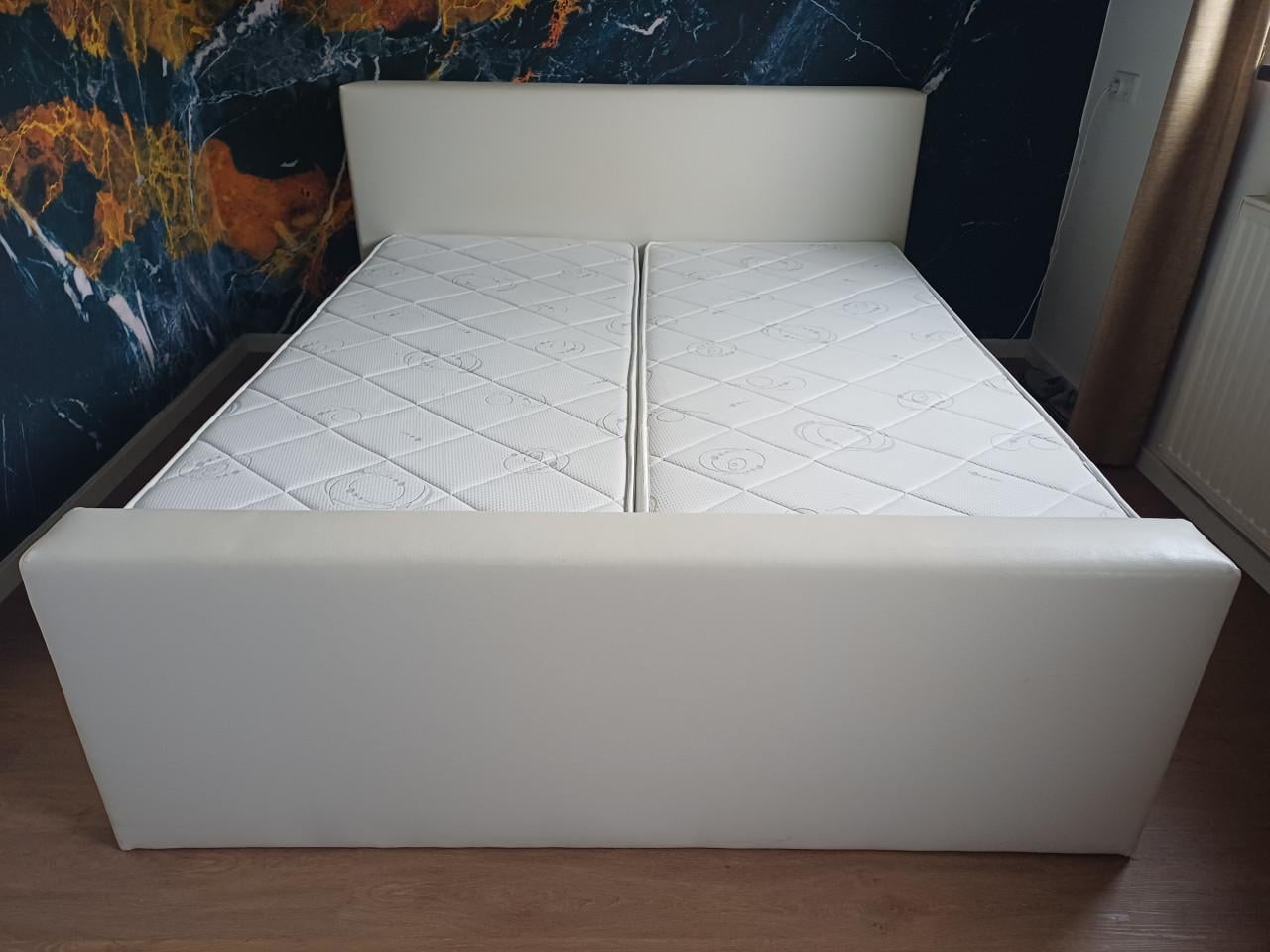 Wit leren boxspring 2- personen