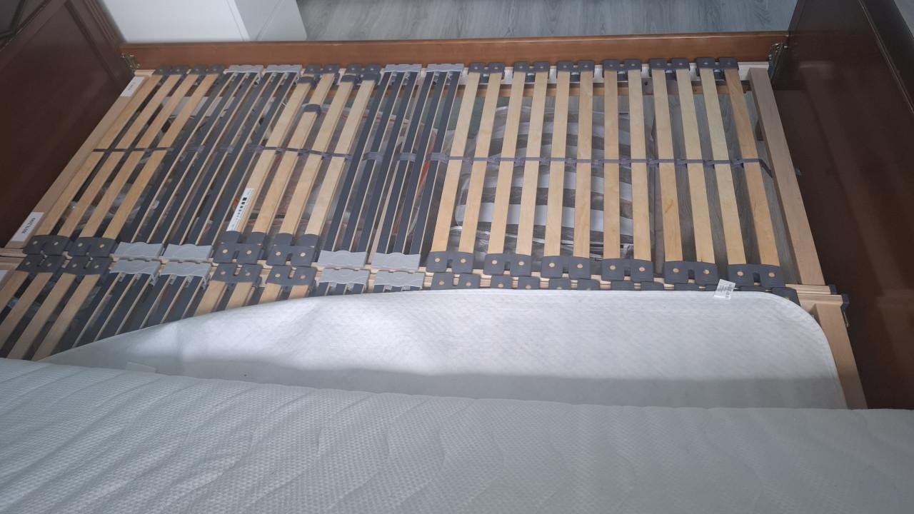 Tweepersoons bed met lattenbodems 160x200