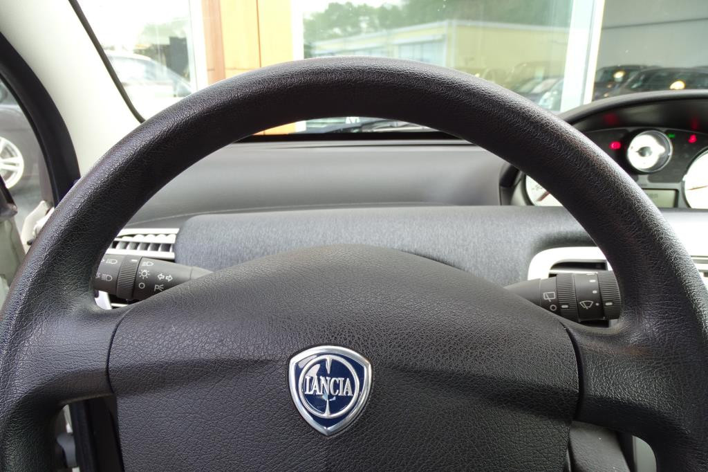 Lancia Y(psilon) 1.2 argento 60-pk 3-drs