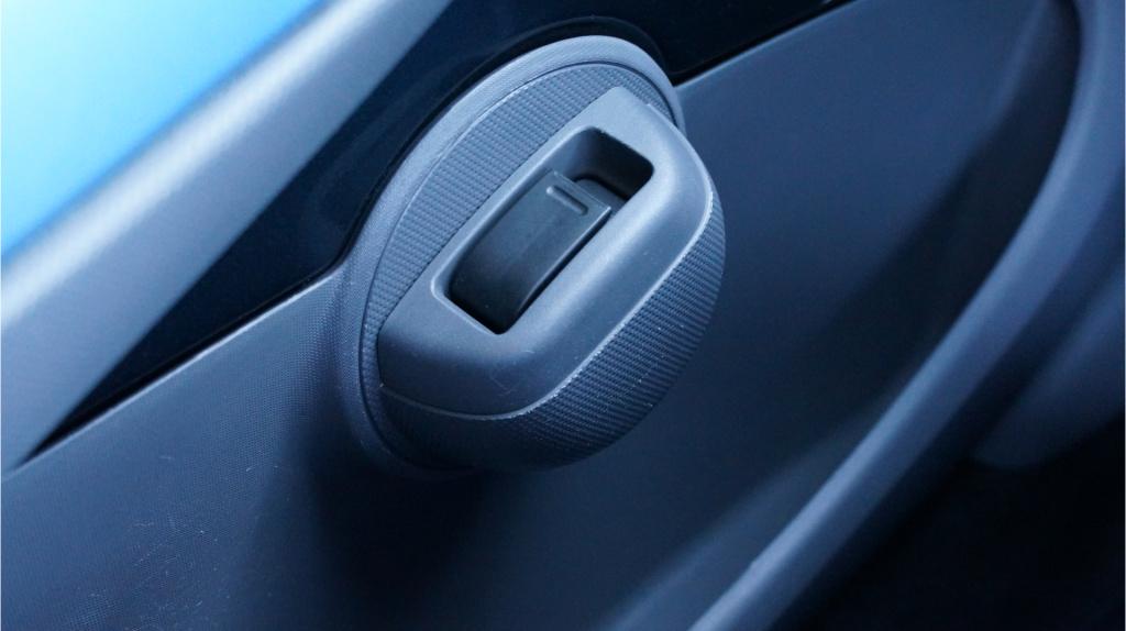 Peugeot 107 1.0-12v urban move rijklaar incl garantie