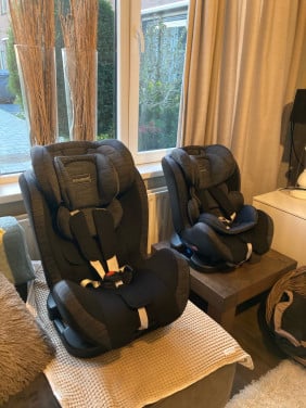 2 meegroei autostoelen met ligstand  – €150 voor beide
