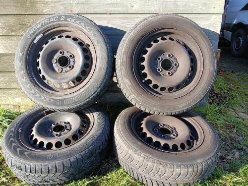 Velgen met winterbanden 185/76 R15 88H voor een Mercedes B klasse W245