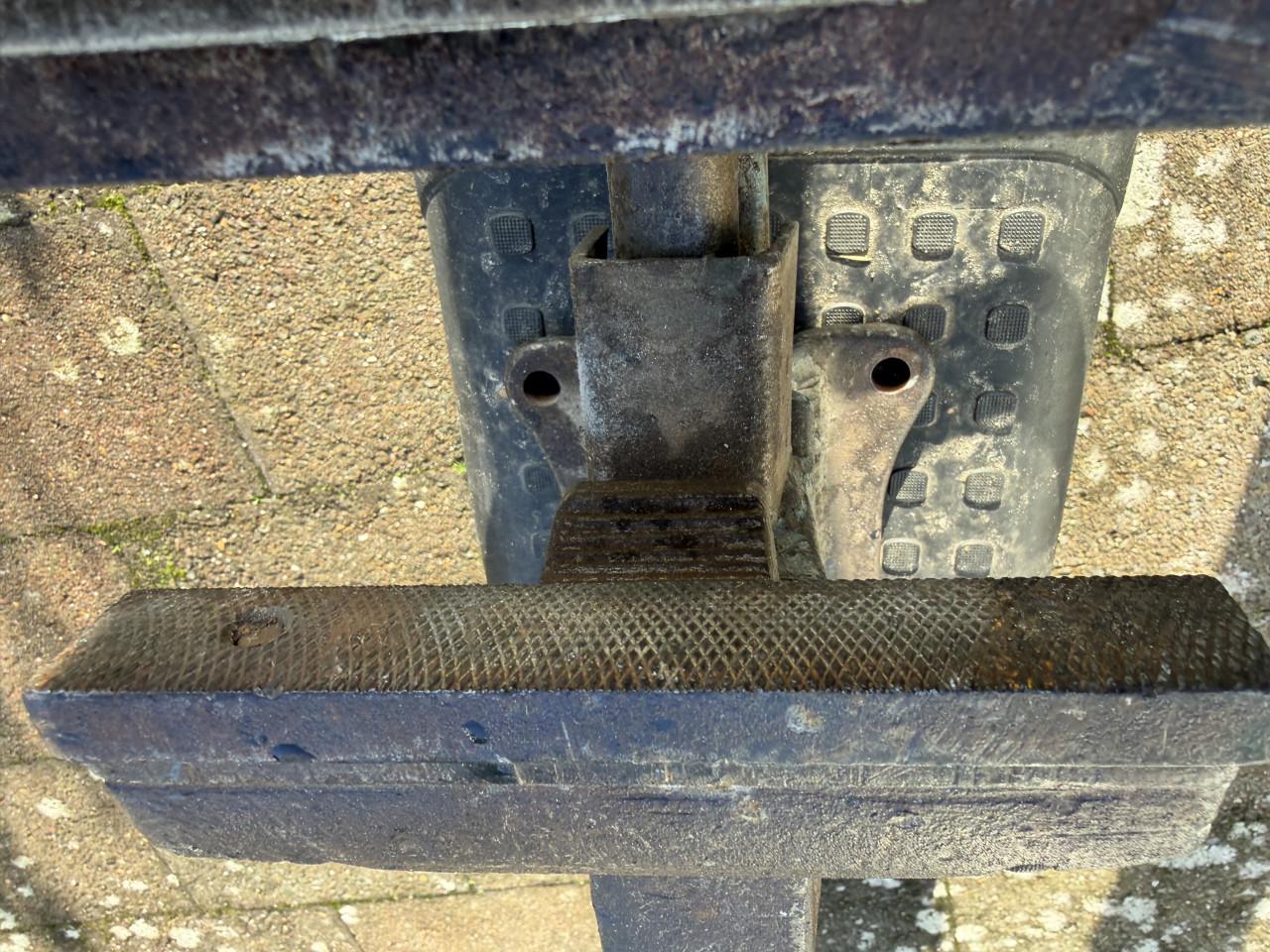 Zware Heuer  bankschroef 150 mm