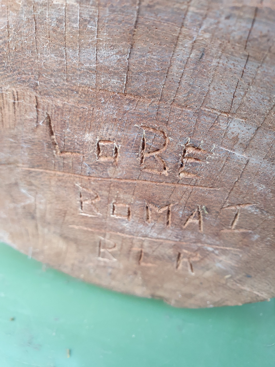 Leuk groot antiek houtsnijwerk beeldje uit indonesie van massief hout