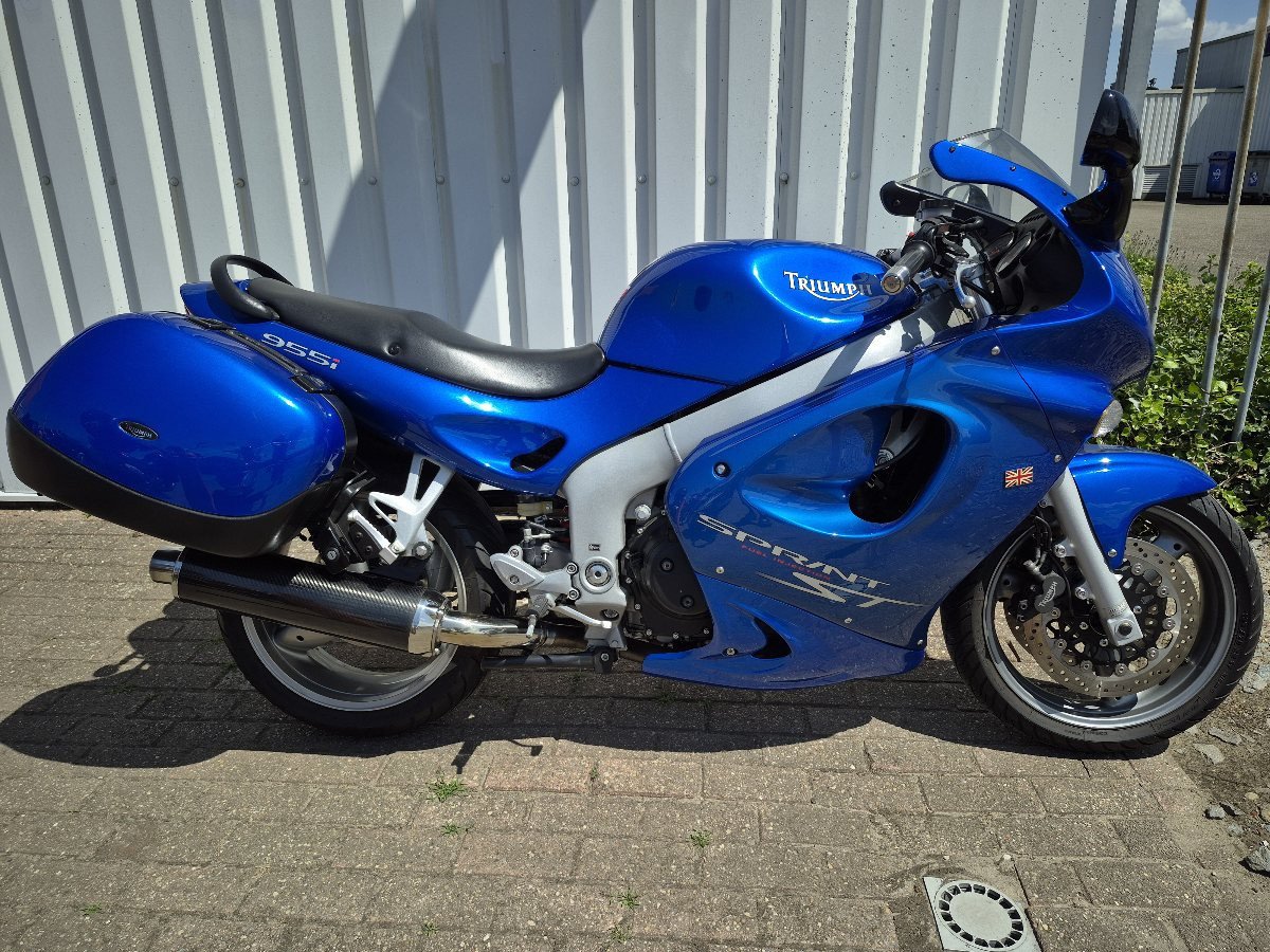 Triumph Sprint 9551 uit 2005, sportieve toermotor
