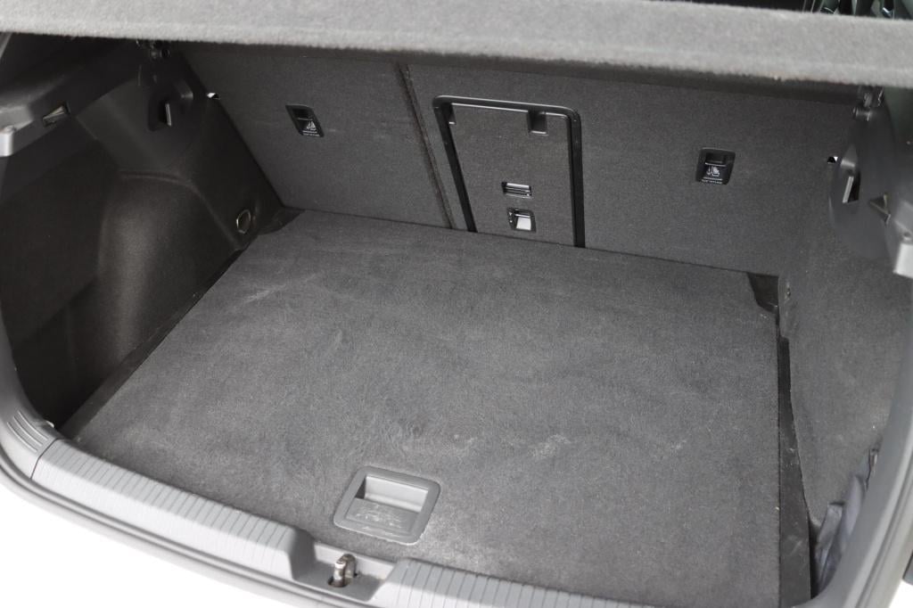 Volkswagen Golf 1.5 etsi r-line dsg7 130pk