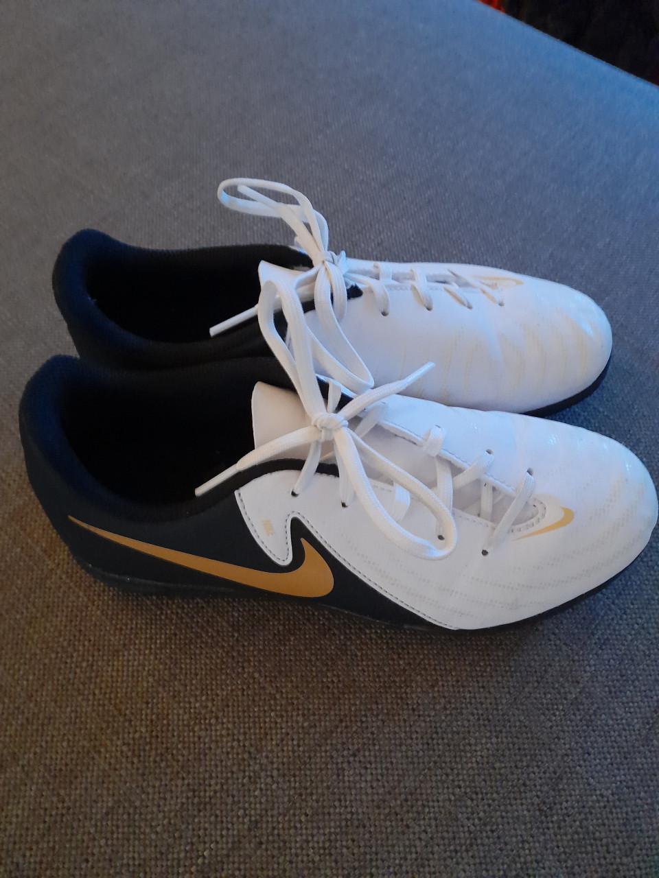 NIKE Phantom GX 2 Club kinder zaalschoenen wit