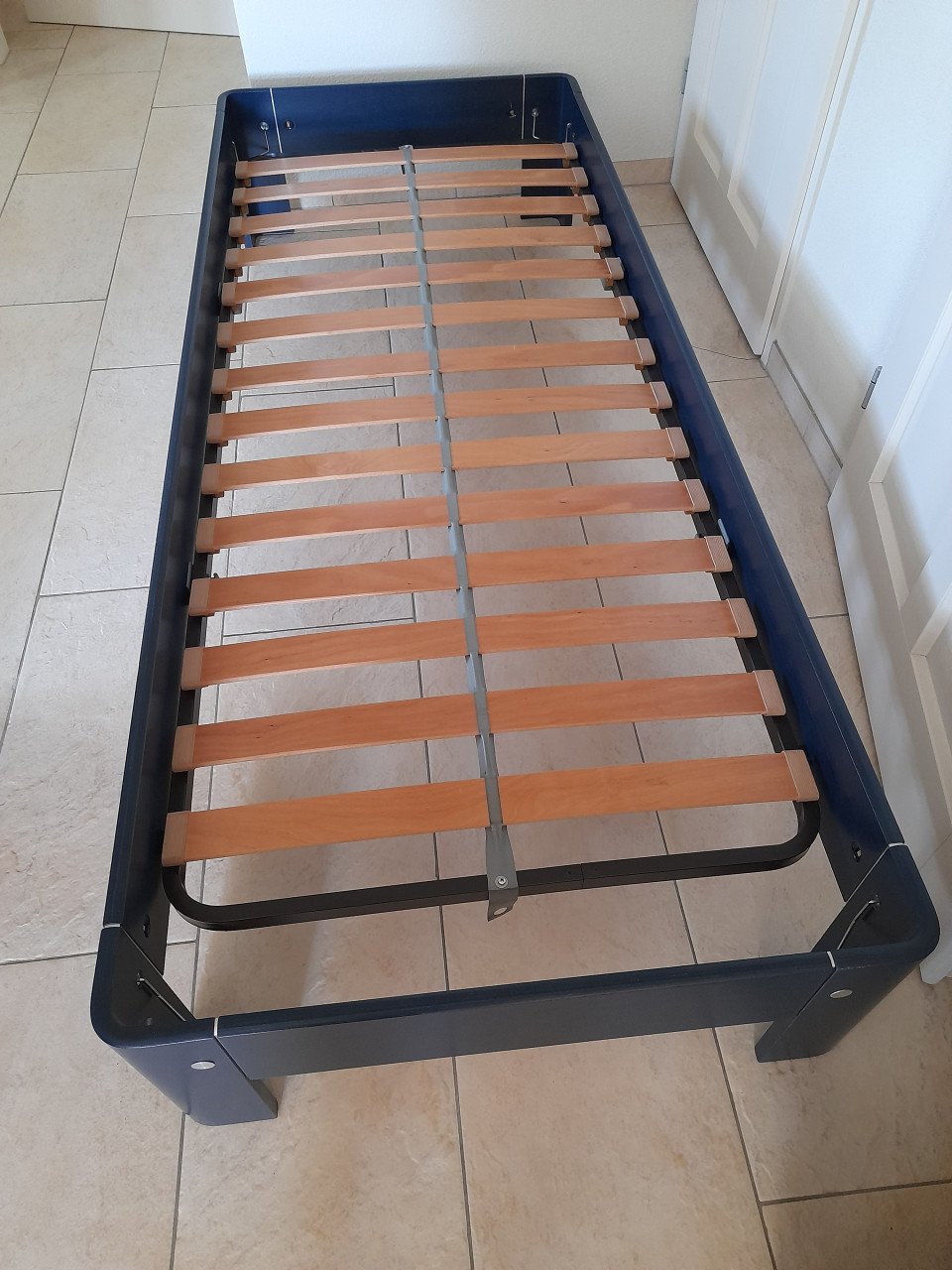 Compleet Auping bed met matras  80 x 210  (in goede nette staat )