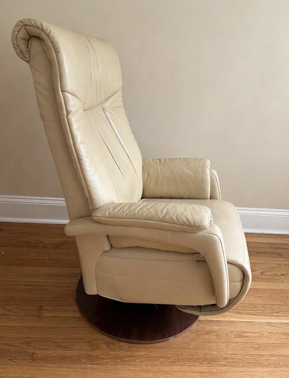Prominent sta op stoel en relax fauteuil, maat M