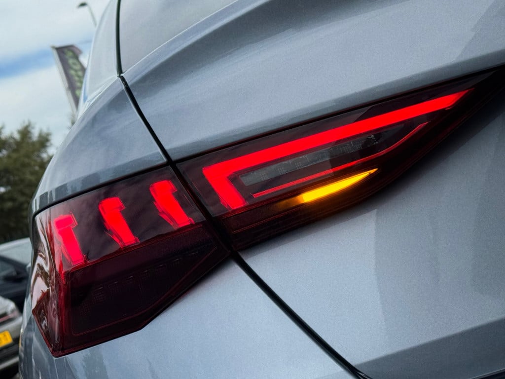 Audi A3 limousine 35 tfsi * matrix led * leer * panoramadak * trekhaak