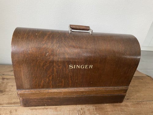 Te koop: Singer Naaimachine