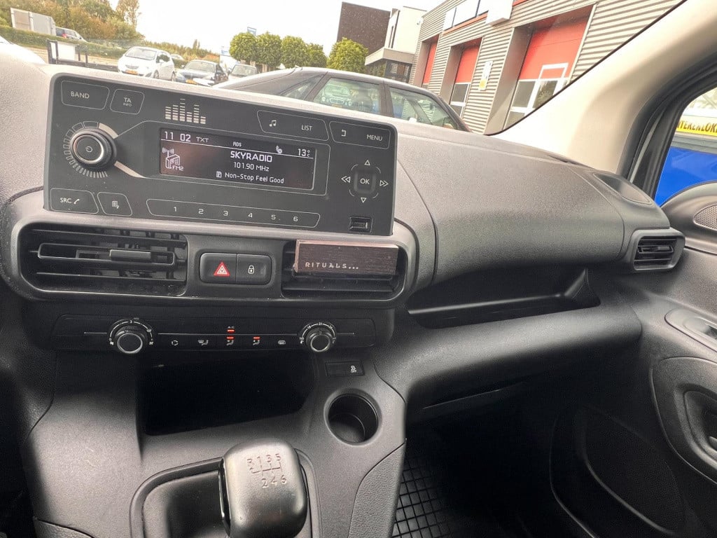 Opel Combo 1.5d l1h1 edition, trekhaak enz...