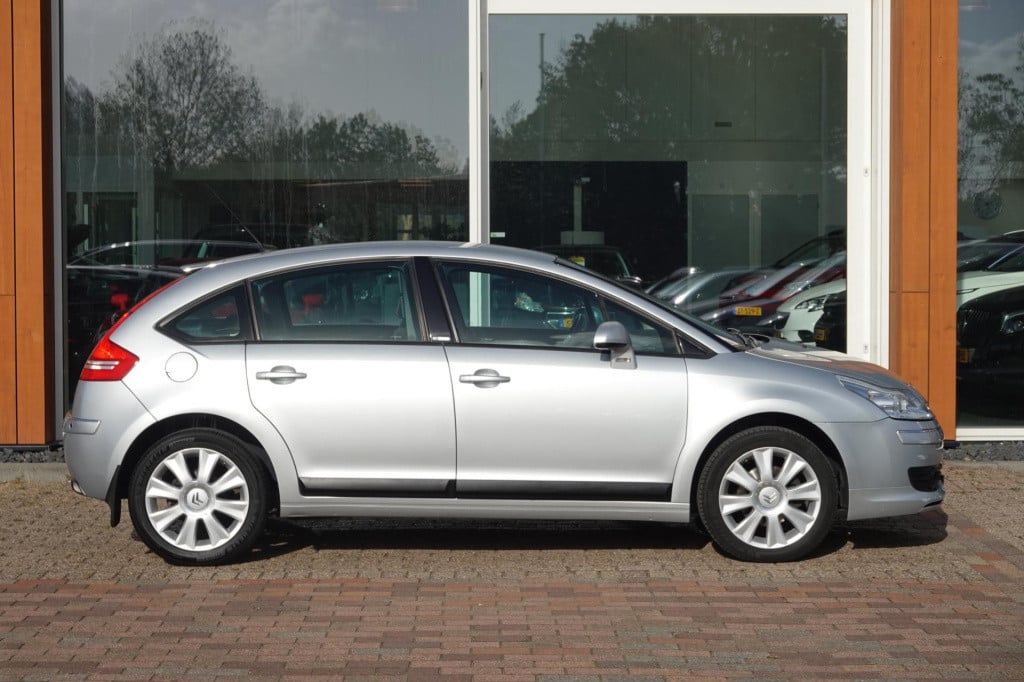 Citroen C4 2.0-16v exclusive 136-pk