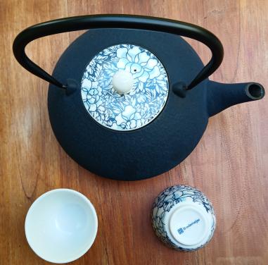 Gietijzeren theepot met 2 kopjes - Bredemeijer