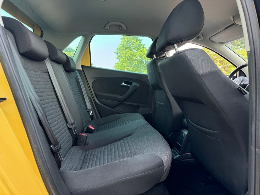 Volkswagen Polo 1.4-16v r-line * carplay * pdc * airco