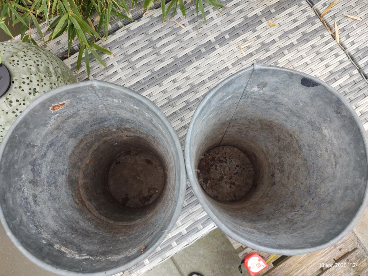 2 zinken plantenbakken