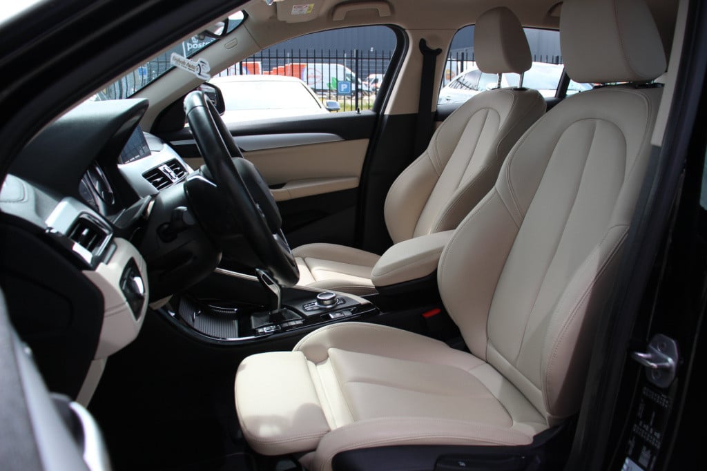 BMW X2 sdrive18i executive | leder | achteruitrijcamera | navi |