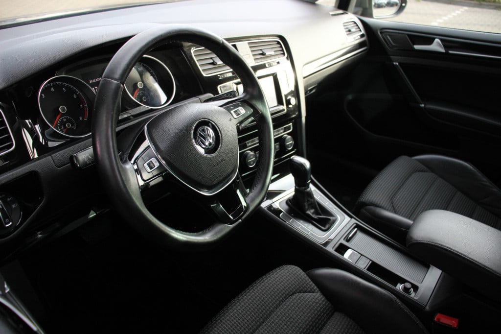 Volkswagen Golf 1.4 tsi highline | navi | automaat | massage stoelen |