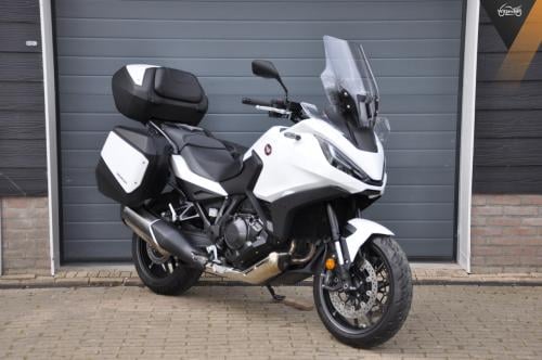 Honda NT1100 zeer compleer 13300 kms BTW motor