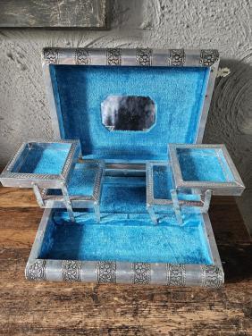 Vintage Metalen Sieradendoos met Blauw Fluweel nette staat