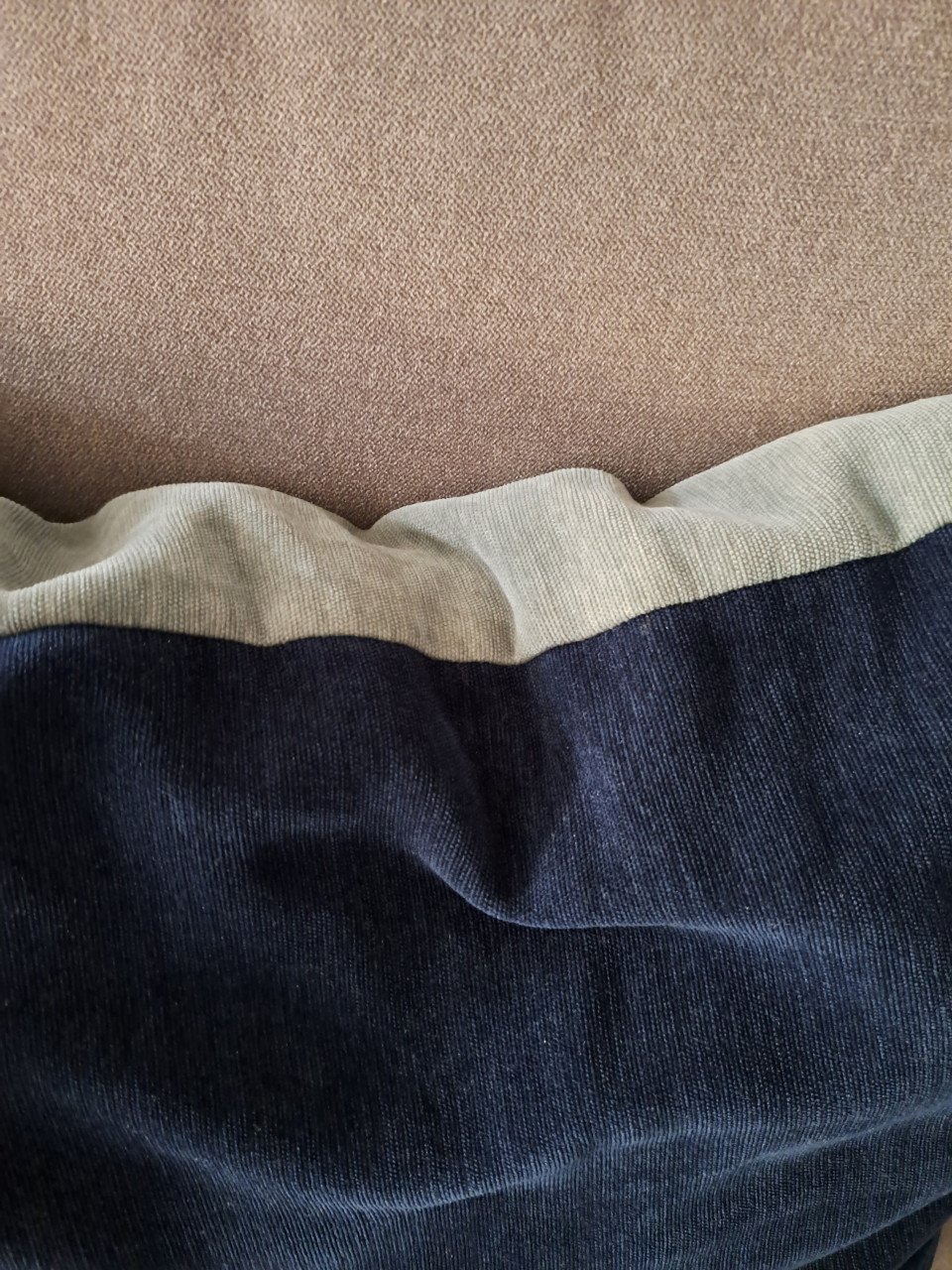 Twee sierkussens, donkerblauw/lichtblauw