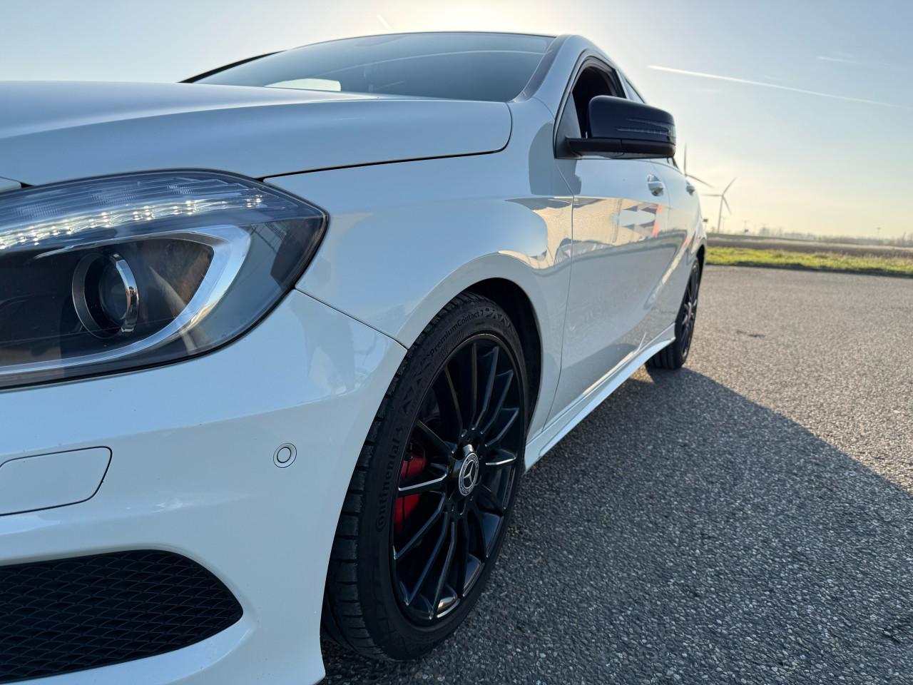 Mercedes-Benz A klasse A180 1.6 2013 Wit AMG pakket