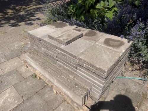 30x30 stoeptegels 6,5m2 met drie opsluitbandjes
