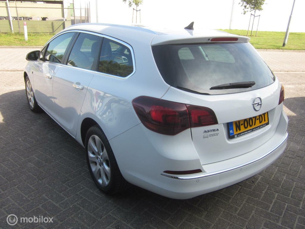 Opel Astra sports tourer 1.6 station edition/airco/cruise/lm velgen