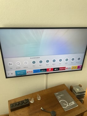 Samsung 43’’ QLED smart tv