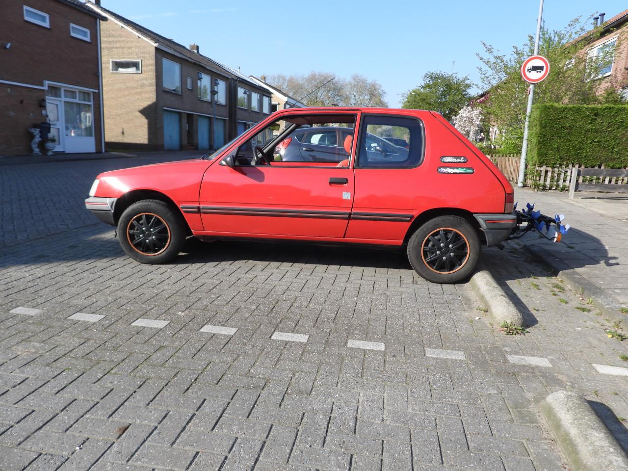 Peugeot 205 Accent 1.1  Rood