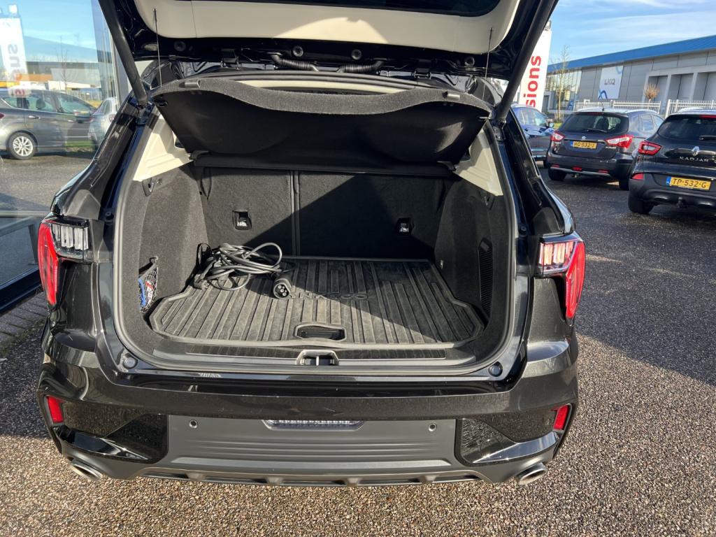 Lynk & Co 01 1.5td 261pk plug in hybrid black edition , pano dak , 360gr ca