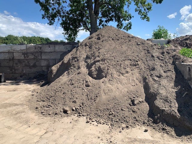 Te koop: Zand, compost, grond, grind, menggranulaat, betongranulaat, split