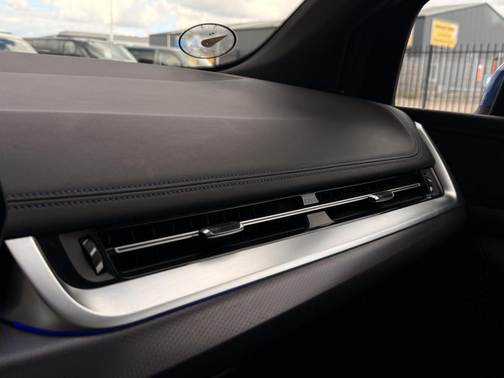 BMW 2-serie active tourer 220i m-sport | pano | cruise | lane assist | hud 