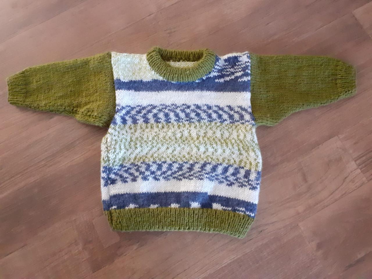 Nieuw gebreid jongenstruitje, meerkleurig voor circa 1 jaar
