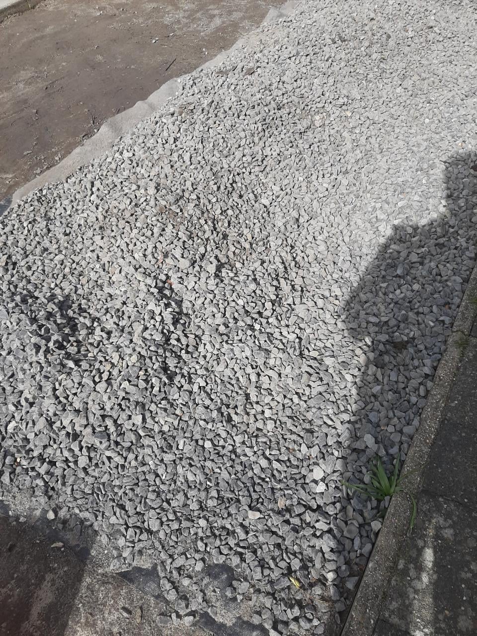 Gratis  tuin split  nog twee kruiwagens