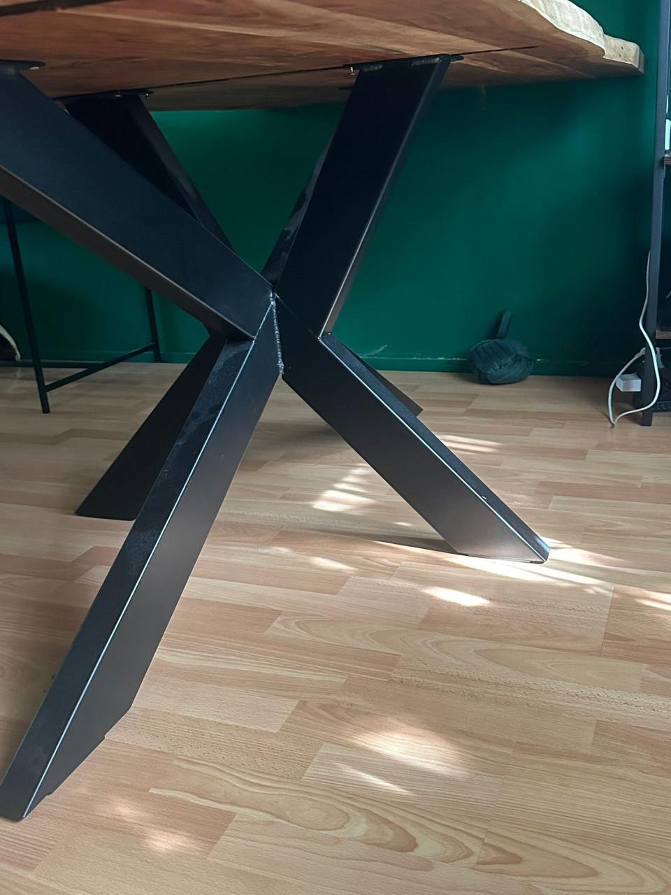 Robuuste eettafel 220 x 100 cm - Geschikt voor 6-8 personen - €200
