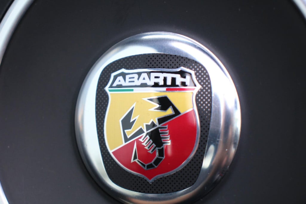 Abarth 500c 1.4 t-jet scorpione - alcantara - aux/usb - 17inch - pdc - gric