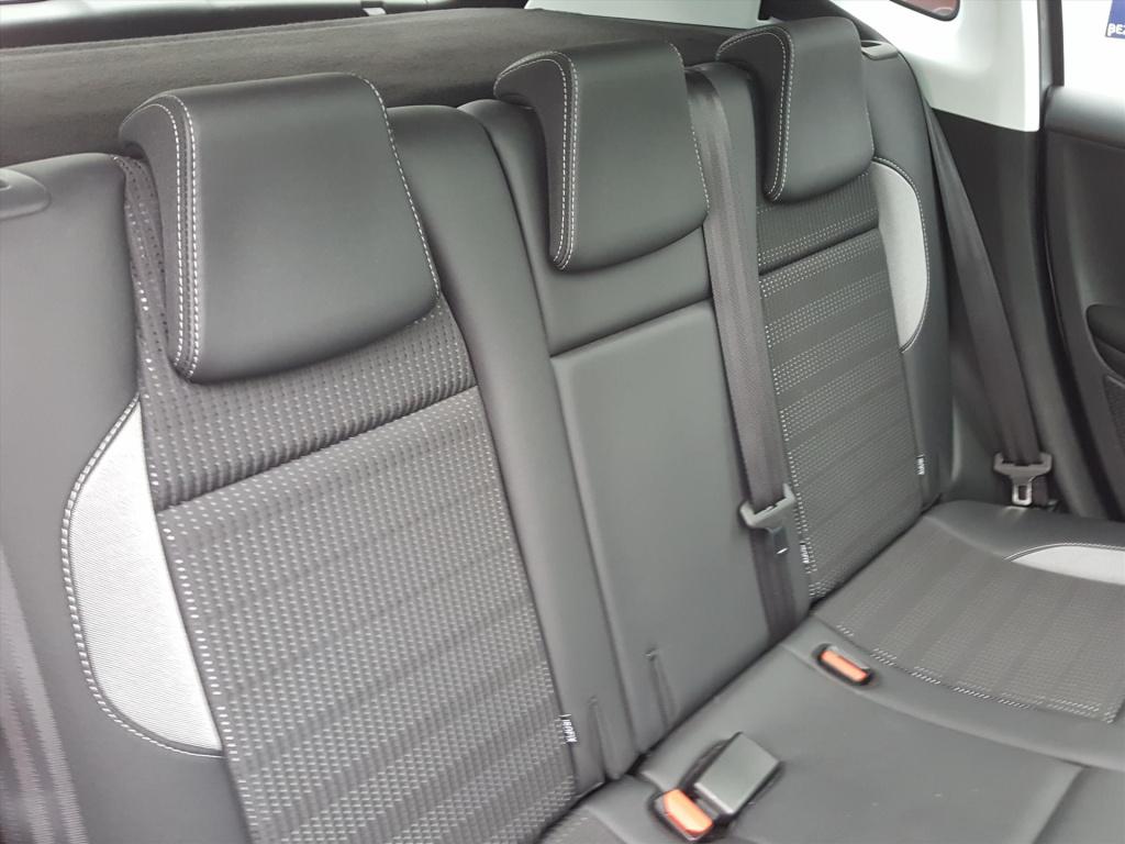 Peugeot 2008 allure1.2 puretech 110pk navigatie | cruise & climate control 