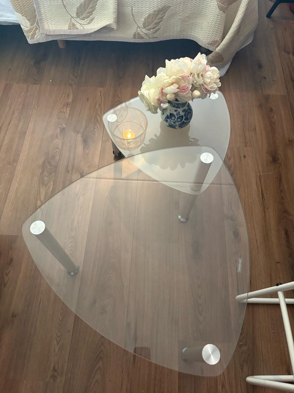 Verrijdbare salon/bijzettafel/nachtkastje van glas en RVS