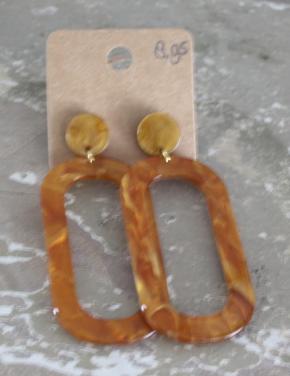 Leuke nieuwe oorbellen hangers okergeel