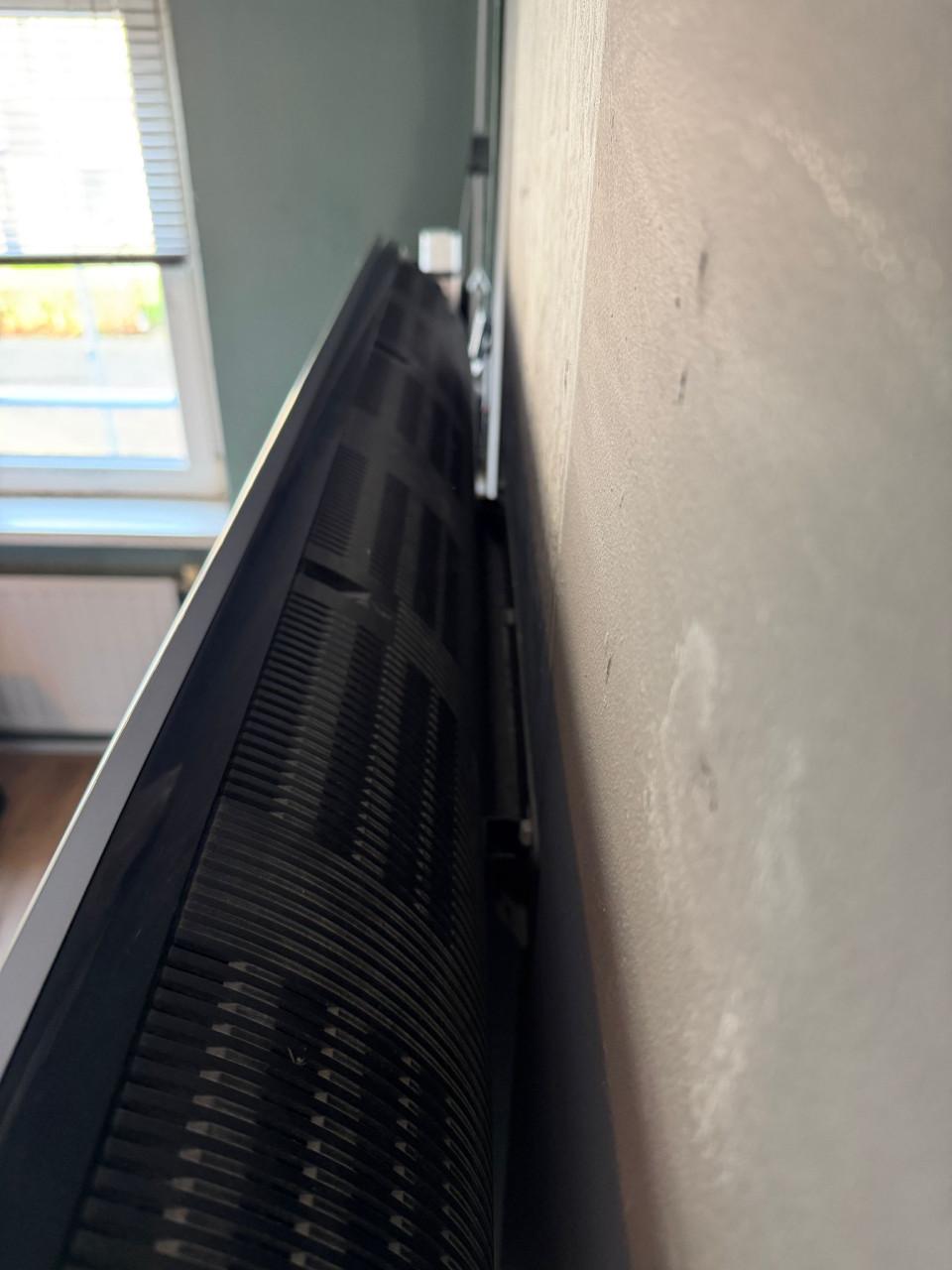 Toshiba TV met muurbeugel 136 diagonaal 115 x 72