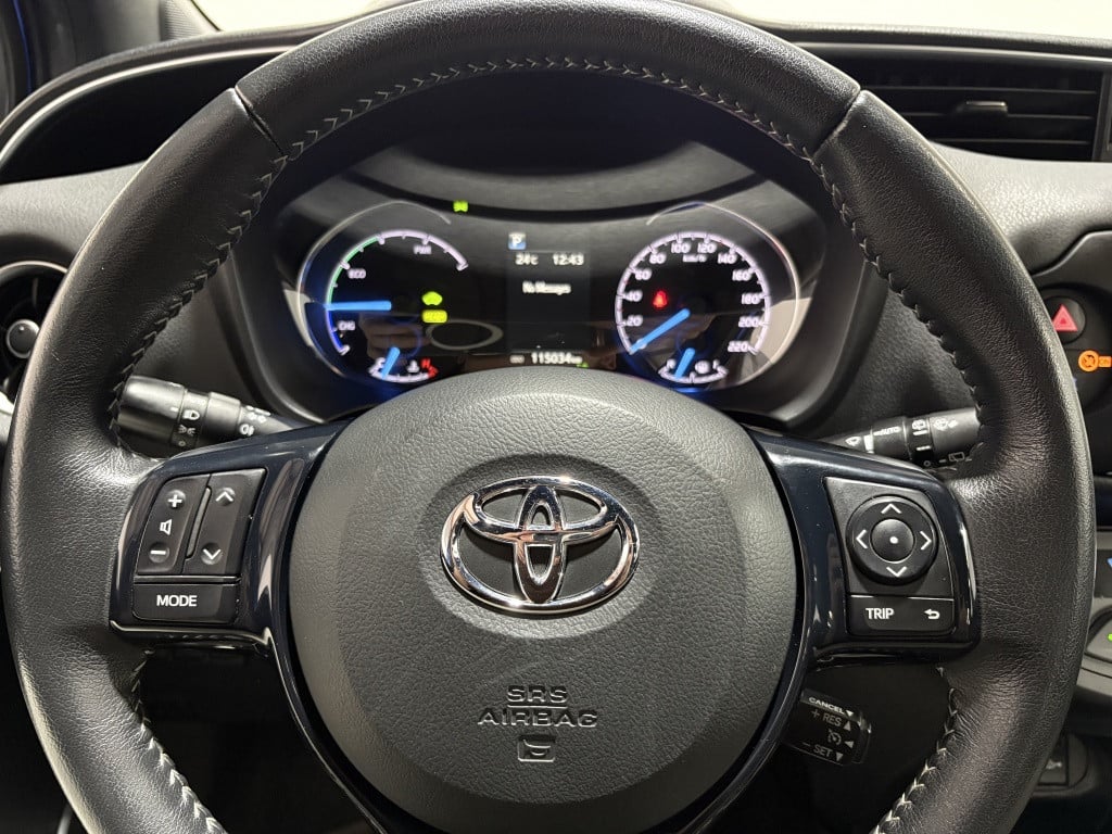 Toyota Yaris 1.5 hybrid executive