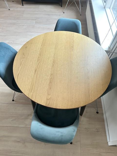 Ronde eettafel incl. 4 stoelen